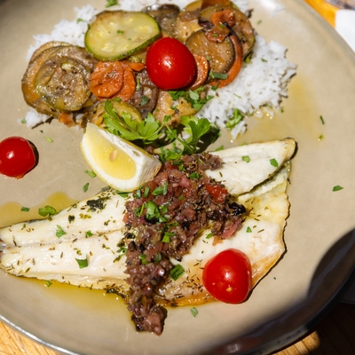 Filet de bar et sa sauce vierge image