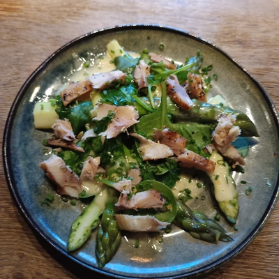 Asperges au beurre blanc, maquereaux fumés image