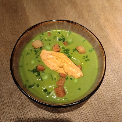 Velouté de petits pois, menthe et piquillos image