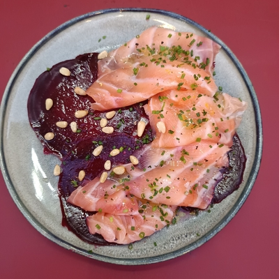 Saumon mariné, betterave rouges, vinaigrette mandarine image