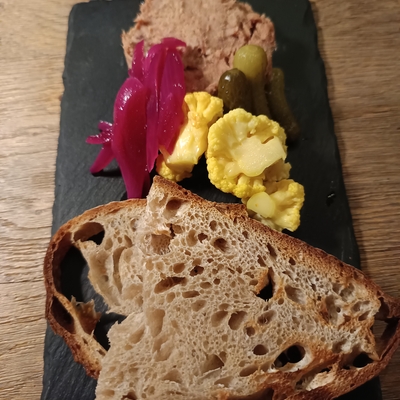 TERRINE DE FOIE DE CANARD, TOAST ET PICKLES image