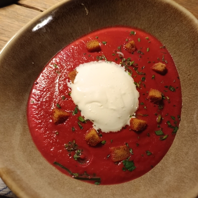 Veloute de betteraves, pommes & crème de noisette image