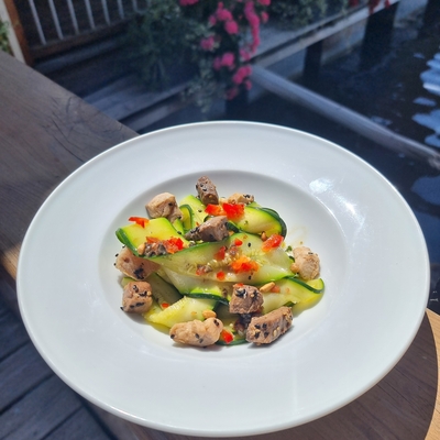 Tataki thon et liche avec courgettes image