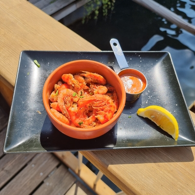 Friture de petites crevettes image