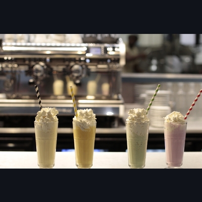 Milkshakes (servis avec crème fouettée, 1 Nappage ou une friandise au choix parmi la liste) image