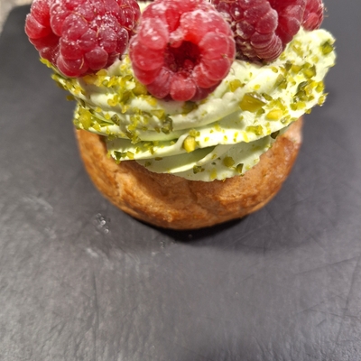 Choux framboises pistache image