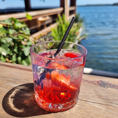 Gin rose tonic image