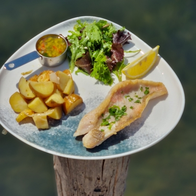 Filet de poisson avec pomme de terre image