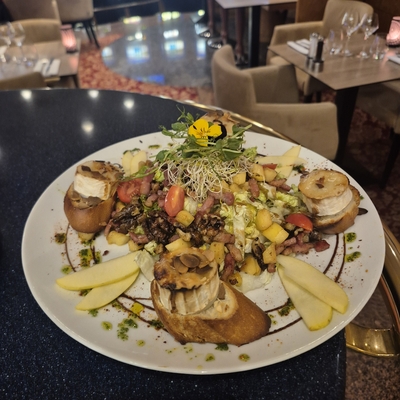 Salade de chèvre chaud image