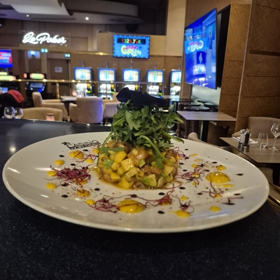 Tartare de saumon, mangue et avocat image