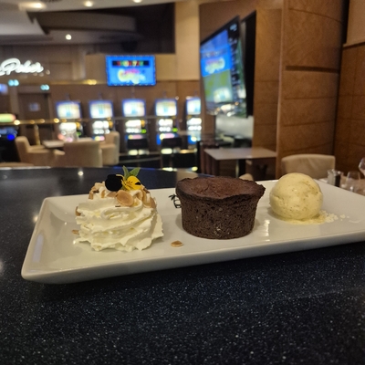 Fondant chocolat avec sa glace vanille image