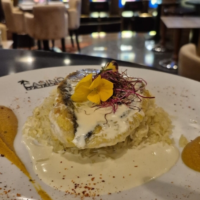 Filet de St-Pierre snacké, beurre blanc citronné image