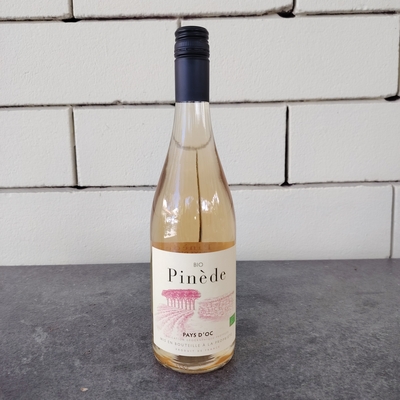 Verre de rosé pays d'oc "pinède " bio 2024 image