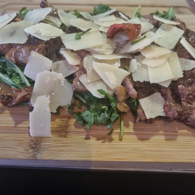 Tagliata de boeuf grillée image