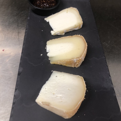 Assiette de fromage Corse et sa confiture de figues image