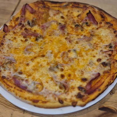 Pizza Reine image