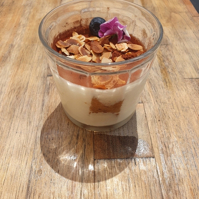 Tiramisu traditionel au café et canistrelli d'Afa image