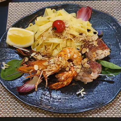 Brochettes de lotte et gambas image