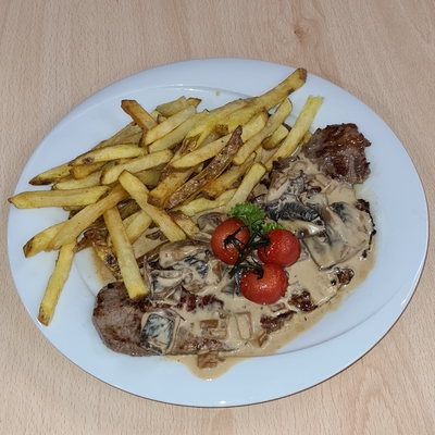 Escalope de veau forestiere [ servie avec des frites maison ] image