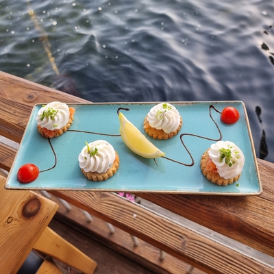 Sablé avec sa mousse de brousse faite maison et gravelax image