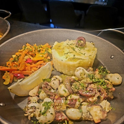 Poelée de seiches et poulpes image