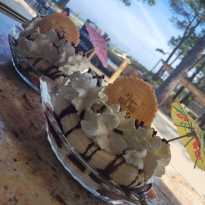 Banana split image