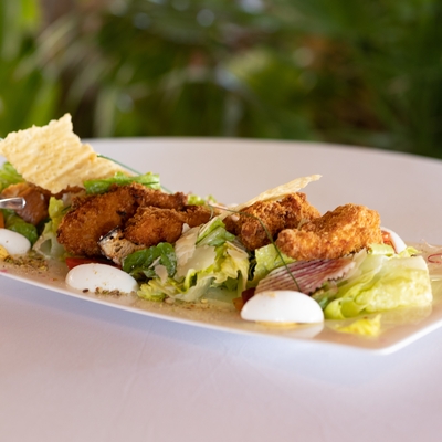 Salade César au poulet pané image