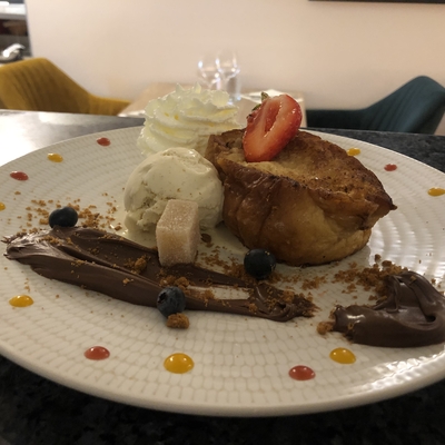 Brioche façon pain perdu, nutella, glace vanille, coulis caramel&chantilly image
