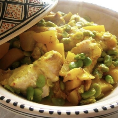 Tagine di rana pescatrice con fave e limoni confit, semola al limone e pinoli tostati image