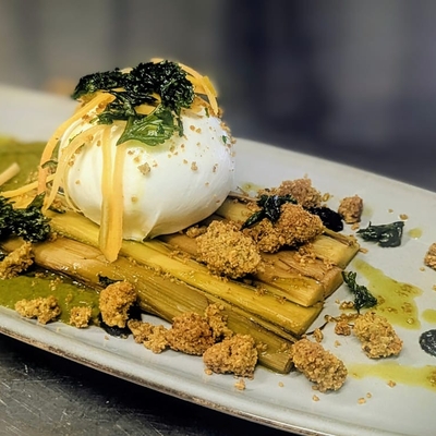 Porridge grigliati con burratina, gremolata e pistacchi image