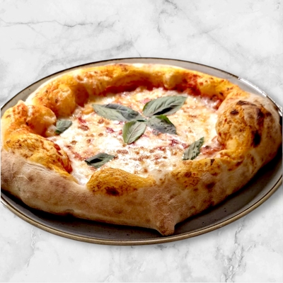 Margherita: Pomodoro, mozzarella fior di latte e basilico image