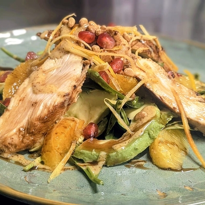 Insalata di pollo, spinaci e agrumi al miele image