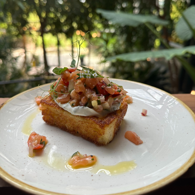 Tartare de saumon aux légumes et piment d'Espelette image