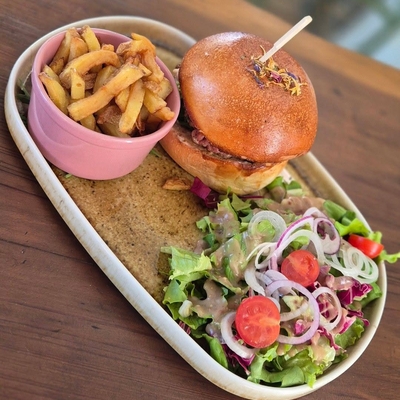 Burger U Locu image