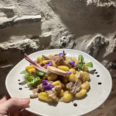 Gnocchi sauce girolles , foie gras et émincés de bœuf image