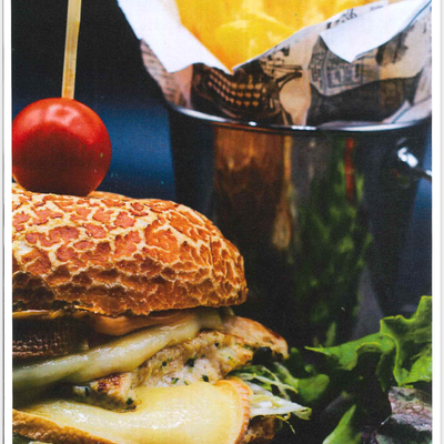 Burger Du Pirate (Au Choix : Steak de Bœuf Black Angus ou Filet de Poulet Mariné ou Galette de Légumes Véggie) image