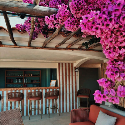 Le bar de la piscine image