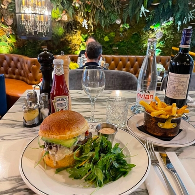 Famous Burger du Chat Blanc image