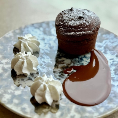 Coeur coulant au chocolat noir 70% cuit au moment image