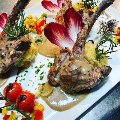 Côtes d'agneau marinées aux herbes image
