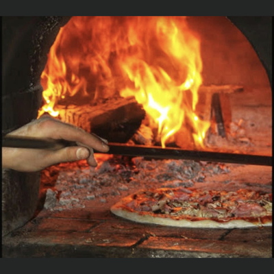 Pizza au feu de bois image