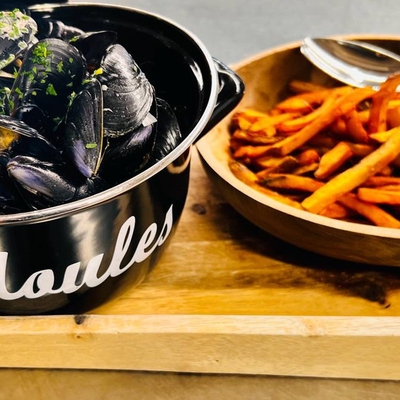 Moules de bouchot à la crème , Frites maison image