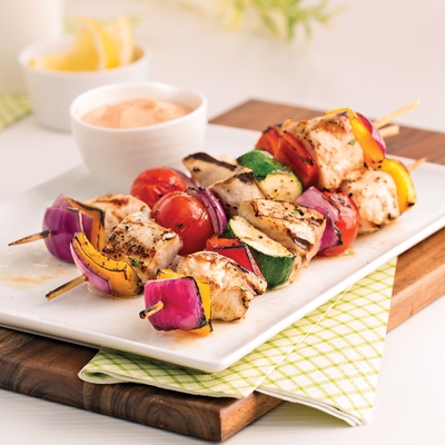 Brochette de poulet mariné, gratin de pommes de terre image