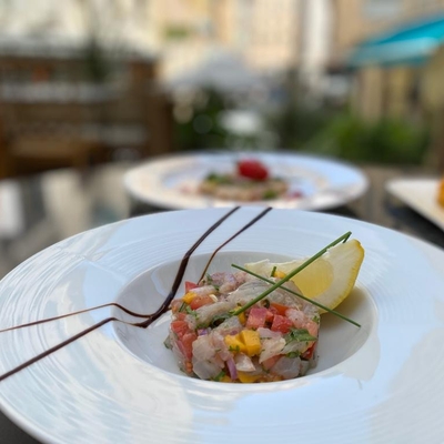 Tartare de loup frais aux agrumes image