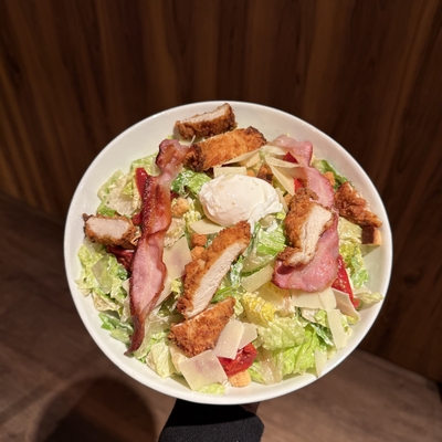 Salade Caesar poulet croustillant image