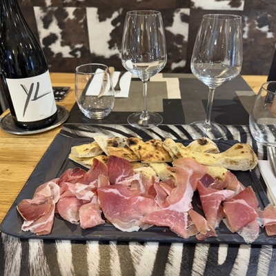 Chiffonnade de jambon et sa focaccia au feu de bois image