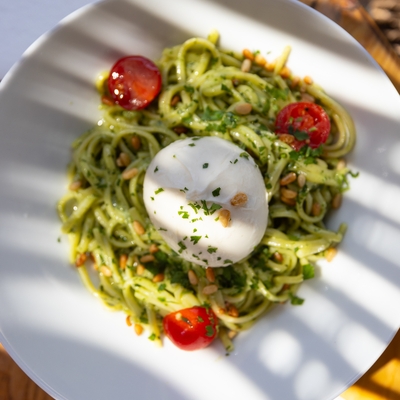 Linguine pesto burrata image
