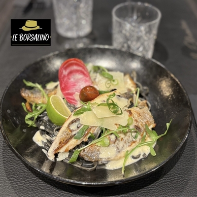 Filet de Daurade Royale, sauce au beurre blanc, linguines noires image
