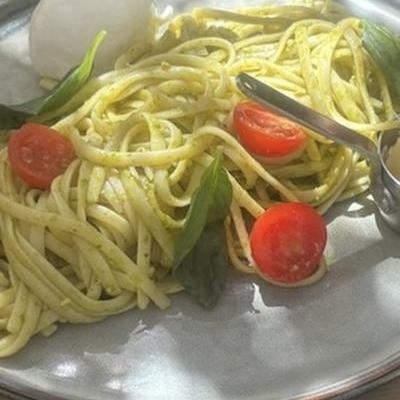Linguine Pesto Burrata image