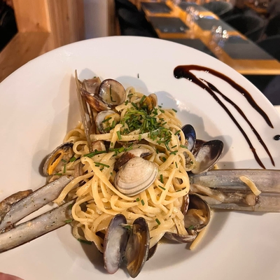 Linguine palourdes et couteaux image